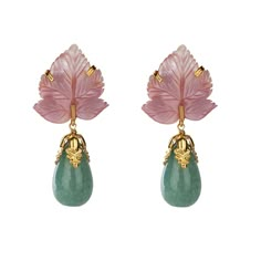 The Antonia Earrings, crafted from semi-precious stones, showcase an unique shape and offer a removable drop, allowing for a versatile stud style. Their vintage and Art Deco influence add an element of timeless sophistication to their design. Unique Piercing Ideas, Art Deco Outfit, Spring Mermaid, Gem Stone Earrings, Semi Precious Stone Jewelry, Butterfly Jewellery, Bijoux Art Deco, Unique Butterfly, Vintage Designer Jewelry