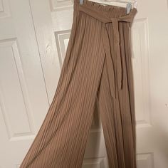 Nude Color Loose Pants. Very Cute With A Belt. Brown Stretch Pleated Bottoms, Stretch Brown Pleated Bottoms, Brown Pleated Wide Leg Bottoms, Brown Pleated Wide-leg Bottoms, Beige Pleated Bottoms For Day Out, Casual Beige Bottoms For Date Night, Casual Brown Bottoms For Date Night, Elegant Beige Bottoms For Date Night, Chic Brown Wide Leg Pants For Day Out