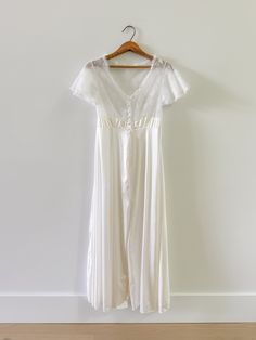 Vintage Val Mode Night Dress - Silk & Lace - Size Small Vintage White Night Dress, White V-neck Night Dress, White Fitted Sleepwear, Fitted White Sleepwear, White V-neck Dress For Night, Fitted White Sleep Gown, Fitted White Gown For Sleep, White Fitted Nightgown For Wedding Night, Fitted White Nightgown For Wedding Night