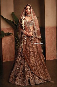 Falguni Shane Peacock - India 🇮🇳. Falguni Shane Peacock, Traditional Indian Outfits, Desi Style, Engagement Outfits, Indian Outfit, Traditional Indian, Half Saree, Dress Ideas