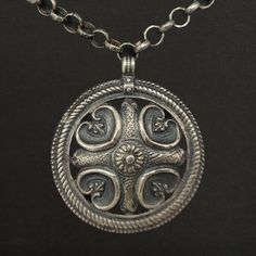 INTRODUCTION A vintage Finnish Kalevala Koru silver pendant necklace 'Räisälän riipus' manufactured in 1946 (stamp R6). The model for the jewellery is based on a historical viking pendant found in Tiuri, Räisälä, dated from the 1100s. DESCRIPTION The pendant is 813H silver stamped. The chain seems to be silvered bronze. SIZE Pendant width 5 cm Chain length 60 cm Weight 57 grams CONDITION The necklace is in good vintage condition. SHIPPING The item is located in Finland. International shipping is Viking Style Metal Pendant Jewelry, Silver Viking Style Metal Necklace, Viking Pendant Necklace With Oxidized Finish, Viking Style Pendant Necklace Collectible, Historical Viking, Viking Pendant Necklace Collectible, Viking Pendant, Viking Style, Medieval Fashion