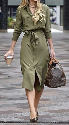 Pants Linen, Women's Street Style, Green Cargo Pants, Green Cargo, Eid Al Fitr, Street Style Fashion, Clothing Inspiration, Photos Ideas, Fashion Killa