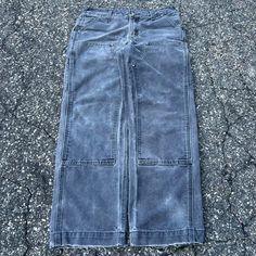 Vintage Carhartt Faded Black Womens Double Knee Work Wear Carpenter Pants. Real Nice Pair. Beautiful Fading. Measure 30x28 And A 8.5 Leg Opening. Please Check Measurements Before Purchasing. I Do My Best To Show Any Flaws In Pictures. Quick Shipping! Bundles Encouraged! @Ants_haul On Instagram. 155!!! Black Trousers Men, Grunge Baggy, Carhartt Pants, Pants Vintage, Black Streetwear, Carpenter Pants, Vintage Carhartt, Y2k Grunge, Pants Color