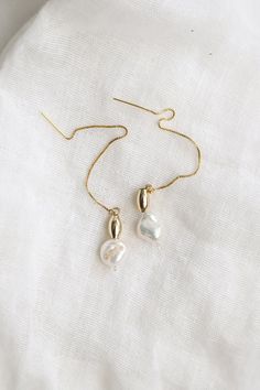 A fresh-water pearl matched with a real 14K gold-filled bead hang on a real gold-filled chain. Threaded through the ear for a double dangle - in the front and the back. A classy and timeless piece to add to your jewelry box. Please support my brand new shop :) I'm a tiny, Canadian business owner and make each pair of earrings with plenty of love. Pearl And Gold Earrings, خواتم خطوبة, Pearl Bridal Jewelry, Jewelry Aesthetic, Pearl Jewellery, Bridal Pearls, Gold Filled Chain, Pearl Drop, Real Gold