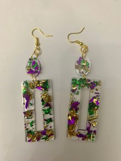 Resin and foil dangle Mardi Gras earrings.  Lightweight and made to order.  Due to the resin design may come out differently then pictured. Mardi Gras Resin Earrings, Mardi Gras Earrings, Mardi Gras Jewelry, Mardi Gras Party, Mardi Gras Mask, Resin Design, Glitter Confetti, Earring Designs, Glitter Earrings