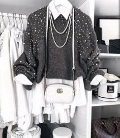 Renovated Bedroom, Hijab Fashionista, Pearl Fashion, Zara Sweater, Cute Comfy Outfits, Pinterest Fashion, Fall Fashion Outfits, Knit Fashion