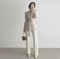 Sleepwear Aesthetic, Elegant Chic Outfits, Spring Outwear, Tailored Vest, Vest And Pants, Stylish Wedding Dresses, Aesthetic Korean, Suit Jackets For Women, Stylish Work Attire