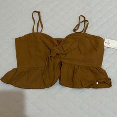 Nwt Unionbay Crop Top Size Small Casual Cropped Top With Ruffle Hem, Cropped Ruffle Hem Top For Day Out, Chic Crop Top For Beach In Fall, Chic Brown Tops For Brunch, Casual Spring Crop Top With Ruffle Hem, Casual Ruffle Hem Crop Top For Spring, Cropped Ruffle Top For Beach, Ruffled Cropped Tops For Beach, Ruffled Tops For Vacation