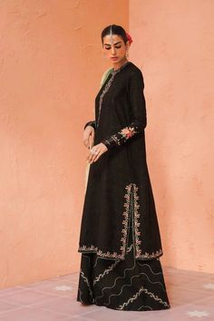 Black Pakistani Salwar Kameez Party Dress In Trouser Style Pakistani Party Dresses, Floral Dupatta, Zara Shahjahan, Bridal Couture Week, Embroidered Salwar, Lawn Dresses, Gown With Dupatta, Pakistani Party Wear, Outfits Unique