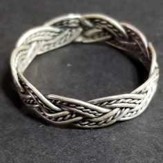 Vintage sterling silver light weight braided wire band ring with antiqued and tarnished finish. Wonderful craftsmanship. The back of the ring is the braid soldered together. Our family acquired this ring around 1996, as part of a large jewelry collection. It's in great condition, unworn, antiqued and tarnished. It's been in storage all of these years. ► SHIPPING INFO Shipped from California via USPS All vintage sterling silver jewelry may have antiquing or tarnish. If you like Celtic and similar Vintage Sterling Silver Jewelry, Celtic Ring, Braid Jewelry, Silver Gift Wrap, Vintage Silver Rings, Womens Ring, Braided Ring, Celtic Rings, Ring Mens