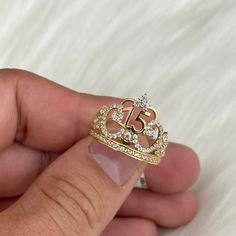 This product is avalilable to pick up in our Doral store.Features:Karat: 14K Gold.Color: Yellow Gold.Weight: 2,6grRing Size: 7,5 15 Gold Rings, Gold Quince Ring, Quince Jewelry Gold, Quinceñera Rings, Quince Jewelry Set Gold, Gold Jewelry Mexican, Xv Rings, Quince Rings Gold, Xv Jewelry