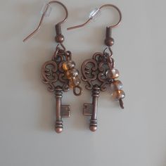 Beautiful Handcrafted Skeleton Key Earrings With 3 Sm Dangle Beads. Victorian/Reinassance Steampunk/Cosplay Skeleton Key Earrings, Steampunk Brown Jewelry For Gift, Victorian Goth Jewelry, Antique Key Necklace, Steampunk Jewelry Diy, Steampunk Diy Crafts, Afro Jewelry, Key Crafts, Key And Lock