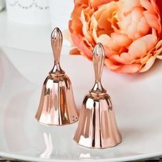 Rose Gold Wedding Bell Kissing Bells Wedding, Kisses Wedding Favors, Kissing Bells, Edible Favors, Rose Gold Chrome, Boda Diy, Wedding Kiss, Beach Wedding Favors, Wedding Reception Tables