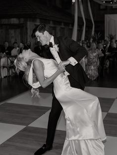 Bride and Groom First Dance Wedding Party Dancing, Wedding First Dance Photos, First Dance Wedding Photos, Wedding Pictures Aesthetic, Bride And Groom First Dance, Wedding First Dance, First Dance