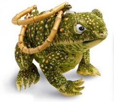 I love Frogs , but this is weird Funny Purses, Dog Purse, Weird Fashion, Frog And Toad