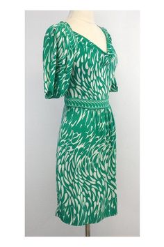 Size Small Green & White Print Dress Body 94% Polyester 6% Spandex Slips on Cowl neck Rushing on back of waist Flared skirt Underarm to underarm 31" Waist 26" Roomy hip area Total length 34.5" Fitted Viscose A-line Midi Dress, Fitted V-neck Elastane Dress, Green Stretch Midi-length Dress, Green Stretch Elastane Dress, Fitted Short Sleeve Midi Dress In Elastane, Green Elastane Summer Dress, Green Stretch Knee-length Dress, Green Midi Dress With Fitted Bodice And Short Sleeve, Green V-neck Elastane Dress