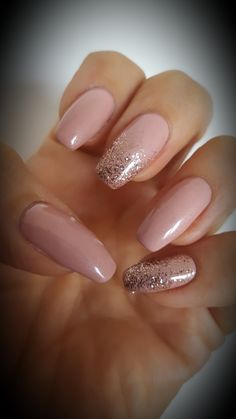 Gliter Nailart Simple, Neutral Nail Art Designs, Pink Gellac, Bee Wedding, Ballet Nails, Gold Nail Designs, Plaid Nails