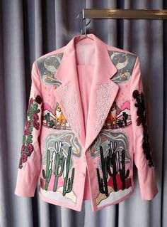 Funky Denim Jackets, Painted Blazer, Trendy Hand-painted Fitted Outerwear, Beaded Jacket Haute Couture, Maximalist Cardigan, Rodeo Queen Clothes, Queen Outfit, Diy Sewing Clothes, Blazer Fashion