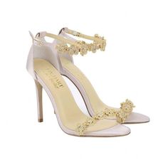 (1) Mariee Light Pink Wedding Shoes With Bows and Crystals – Bella Belle Shoes Kebaya Rose Gold, Purple Butterfly Quinceanera, Princess Aesthetic Dresses, Blush Pink Wedding Shoes, Quince Shoes, Blush Wedding Shoes, Shoes With Bows, Bohemian Style Gown, Sparkly Wedding Shoes