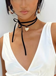 Necklace Velvet style chain Heart pendant Gold toned Tie fastening Coachella Accessories, Black Gold Necklace, Elegante Y Chic, Heart Choker Necklace, Sophisticated Jewelry, Velvet Heart, Heart Choker, Festival Accessories, Heart Pendant Gold