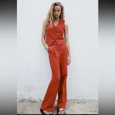 Color- Burnt Umber 72% Viscose. 25% Linen. 3% Polyamide Waist- 15” Hips- 21” Inseam- 31” Zara Trousers, Relaxed Trousers, Black Wide Leg Trousers, Zara Jumpsuit, Grey Dress Pants, Zara Pants, Belted Pants, Flowy Pants, Trouser Pants Women