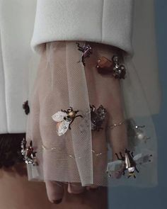 Sleeve details Bee Clothing, Detail Couture, Floral Embellishment, Embellishment Details, Valentino Couture, Couture Looks, Dior Haute Couture, Couture Mode