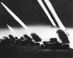 Soviet Katyusha rocket launchers firing, c. 1944. [1258x1005] Battle Of Moscow, Japanese Cyberpunk, Operation Barbarossa, Panzer Iii, Ww2 Photos, Ww2 History, History Pictures, Red Army, German Army