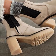 Color White Cream Suede Heels With Round Toe, James Chelsea, Free People Boots, Estilo Hippy, Leather Boots Heels, Chelsea Ankle Boots, Free People Shoes, Leather Chelsea Boots, Shoes Boots Ankle