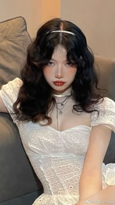 Mode Ulzzang, Photoshoot Idea, Uzzlang Girl, Aesthetic Hair, Cute Makeup, Mode Inspiration, Reference Poses