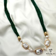 Description Material: Emerald / Pearls / Brass Dimensions: ca.85 cm Item number: 10183 This emerald necklace is handmade and suitable for daily wear and for special occasions. The design of the necklace emphasizes the elegance and taste of the owner. Gold and silver jewelry is our passion, which we love and live. A look at our Etsy shop for many more beautiful pieces of jewelry is worthwhile. We regularly expand our portfolio in order to always be able to offer you new favorite pieces. Among the Green Pearl Chain Necklace For Celebration, Formal Green Pearl Necklaces, Festive Green Pearl Drop Necklace, Green Pearl Chain Necklace For Jewelry Making, Festive Green Beaded Necklace With Pearl Chain, Festive Green Necklace With Pearl Pendant, Elegant Green Single Strand Pearl Necklace, Formal Green Necklace With Pearl Pendant, Green Pearl Pendant Necklace For Formal Occasions