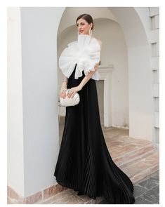 Black White Dress Outfit, Pleated Ball Gown, Black And White Evening Dresses, Long Dress White, Black And White Gown, White Dress Formal, White Ball Gowns, Civil Wedding Dresses, Retro Collection