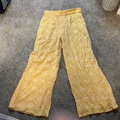 Wonderly Wide-Legged Pants 3-54 Color: Yellow/Cream Size: Large Nwot Never Worn Casual Yellow Cotton Wide Leg Pants, Yellow High Waist Cotton Wide Leg Pants, Casual Yellow Ankle-length Bottoms, Yellow Ankle-length Pants With Elastic Waistband, Casual Yellow Ankle-length Pants, Yellow Wide-leg Pants For Spring, Casual Yellow Wide Leg Pants With Pockets, Casual Yellow Wide-leg Pants, Yellow Wide Leg Bottoms For Spring