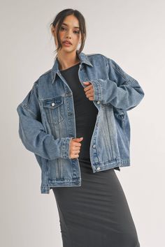 "Rock the denim trend with this oversized jean jacket featuring a front double pocket. Perfect for pairing with any outfit, this jacket adds a touch of edge and practicality. Keep your essentials close and your style on point with a quirky twist (literally, the pockets are doubled!) A must-have addition to your wardrobe. (Sadly, it won't actually double your wardrobe, but it'll sure feel like it!)" Add a staple to your wardrobe with our Jane Denim Jacket! This oversized jacket features a front d Denim Oversized Jacket, Modest Fall Outfits, Denim Jacket Oversized, Oversized Jean Jacket, Oversized Jeans, Oversized Denim Jacket, Vintage Denim Jacket, Denim Trends, Jeans Jacket