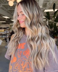 Drag Root Blonde, Brunette To Blonde Inspiration, Baylage Blonde Highlights, Brown Dyed Blonde Hair, Dark Roots White Blonde Hair, Full Highlights With Root Melt, Bronde Ashy Haircolor, Very Dirty Blonde Hair, Summer Hair Color For Dirty Blonde