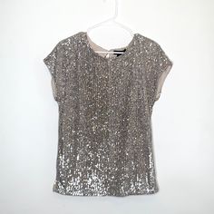 Sequin Top With Nude Lining - Short Sleeves - Back Keyhole With Button Closure Nwt I Accept Reasonable Offers, Use The Offer Button #0019 Chic Sequined Tops For Wedding, Embellished Shorts, Girlie Style, Rachel Zoe, Silver Sequin, Sequin Top, Short Sleeve Blouse, Tunics, Sleeve Blouse