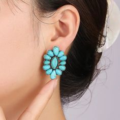 Flower Shape Artificial Turquoise Earrings Elevate your style with our exquisite Flower Shape Artificial Turquoise Earrings. These earrings are a perfect blend of elegance and charm, designed to add a touch of nature-inspired beauty to your jewelry collection. Key Features: Exquisite Design: Shaped like delicate flowers, these earrings capture the essence of natural beauty with a strikingly realistic look. Premium Materials: Crafted from high-quality artificial turquoise, alloy, and silver-plate Conch Earring, Turquoise Boho, Stone Studs, Earring Patterns, Vintage Turquoise, Boho Stil, Girls Jewelry, Turquoise Earrings, Flower Shape