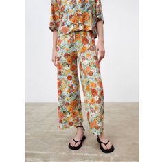 Nwt Zara Floral Print Pants. Perfect For Spring And Summer! High Waist, Wide-Leg, Cropped, Loose Fit. Elastic Waistband. Would Pair Perfect With A Crop Top And Platform Sandals. Size S. Khaki Linen Pants, Zara Leather Pants, Flowy Wide Leg Pants, Style Wide Leg Pants, Floral Trousers, Black Wide Leg Trousers, Satin Trousers, Floral Print Pants, Cropped Wide Leg Pants