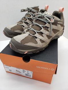 Brown Hiking Shoes, Archive Pieces, Mens Fashion Streetwear, Fashion Streetwear, Shoes Womens, Hiking Shoes, Brown And Grey, Athletic Shoes, Shoe Accessories