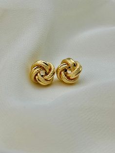 18k Gold love knot Stud Earring , 11 MM , 2.14 gr 18k Gold love knot Stud Earring , 7 MM , 1  gr Priced to sell! Compare our prices to other similar sellers! Arrives in a GIFT BOX and includes FREE SHIPPING within the USA and Canada. International shipping is available at the most economical rates on ETSY. I HAVE BEEN IN THE JEWELRY BUSINESS ALL MY LIFE. I am a second -generation family member making gold and jewelry. Please feel free to ask me any questions - Always happy to help! Fast Replies Unique Jewelry Vintage, Small Earrings Gold, Gold Necklace For Men, Gold And Jewelry, Real Gold Chains, Earring Simple, Mens Cross Necklace, Men's Necklace Gold, Gold Jewelry Gift