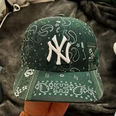 Low Profile. Condition 10/10. Never Worn, Only Tried On. Dead Stock. Cool Baseball Hats, Hat Designs Ideas, Cute Outfits With Beanies, Cool Hats For Women, Hat Ads, Hat Design Ideas, Custom New Era Hats, Hat And Bandana, Yankee Hat