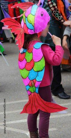 I Easy Fish Costume, Cardboard Fish Costume, Kids Fish Costume, Fish Costume Kids, Diy Fish Costume, Rainbow Fish Costume, Fish Costumes, Under The Sea Costumes, Sea Creature Costume