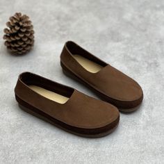 These loafers are designed in a timeless, minimal silhouette, so you'll be sure to wear them often. Made from soft leather, soft bottom that ensure all-day comfort. Wear yours with tailoring and denim alike. Color: Coffee/GreyMaterial: Top Layer CowhideLining: NoInsole: Genuine leatherSole: RubberHeels: 2 cm/0.79"Fit: Medium to Wide, Runs Normal.Origin: Made in China Production Time: About 3-5 days (Any exceptional case will email you, Please pay attention to your email left) Shipping Time: Free Comfortable Brown Slip-on Flats, Brown Closed Toe Slip-ons With Textured Sole, Comfortable Brown Plain Toe Slip-ons, Brown Plain Toe Loafers With Rubber Sole, Casual Brown Slip-ons With Contrast Sole, Brown Low-top Flats With Rubber Sole, Brown Closed Toe Loafers With Stitched Sole, Brown Stitched Sole Closed Toe Loafers, Brown Loafers With Stitched Sole