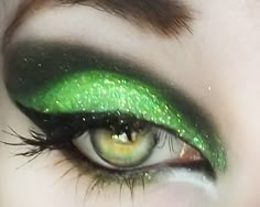 witchy Fantasy Make-up, Maquillage Yeux Cut Crease, Drag Make-up, Witch Makeup, Halloween Make Up, Green With Envy