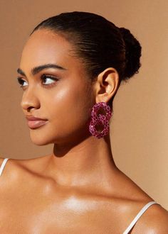 Upgrade your earring game with our Intertwined Chain Pattern Rhinestone Voluminous Earrings. Its hot pink color pops with any outfit, while the intricate chain pattern and sparkling rhinestones add a touch of glamour. Make a statement with these stunning earrings. Material: Cubic Zirconia * Return and exchange are not supported Summer Party Jewelry For Pierced Ears, Summer Party Jewelry For Pierced, Glamorous Beaded Crystal Earrings, Glamorous Summer Jewelry With Chain Detail, Glamorous Summer Jewelry With Chain, Glamorous Summer Chain Jewelry, Trendy Crystal Earrings For Party, Chic Pink Chain Jewelry, Purple Crystal Metal Earrings For Party