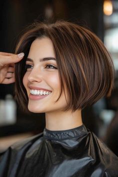 Very Short Bob Hairstyles, Asymmetrical Bob Short, Short Haircut Styles, Asymmetrical Bob, Types Of Hair, Bob Hairstyles For Fine Hair, Shot Hair Styles, Hair Color Highlights