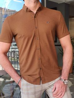 🔥 NEW COLLECTİON Collection : SPRİNG / SUMMER - 21 Product : Vince Slim Fit Camel Short Sleeve Polo Color code : CAMEL Available Size : S-M-L-XL-XXLShirt material : %100 Polyamide Machine washable : No Fitting : slim-fit Remarks : Dry Clean Only Package included : Shirt Camel Shirt, Camel Shorts, Casual Shorts Men, Men Fashion Casual Shirts, Men Fashion Casual, Men Summer, Slim Fit Shorts, Retro Shirts, Slim Fit Shirt