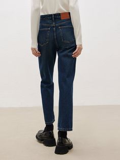 MO&Co.Women High Waist Ankle Jeans with Straight Features : - Straight leg, ankle length- High waisted- Button and zip closure Code: MBB4JENT19The back length of size M is 92.5cm MATERIALS & CARE : Material: 68% Cotton 32% LyocellMachine wash separately under 30℃Do not bleach, lay flat to dry in the shadeDo not tumble dry, iron at low temperatureDo not dry clean, and do not soakPlease wash with special detergent for silk and woolReverse into mesh bag for washingSpecial process parts:Do not rub, Dark Blue Jeans Women, Jeans Silhouette, Straight Leg Ankle Jeans, Dark Blue Jeans, Denim Style, Mesh Bag, Casual Street Style, Ankle Jeans, Retro Vibe