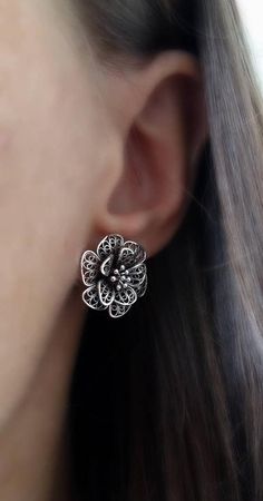 "Flower Earrings Flor de Alegria Dark - Sterling Silver Earrings - Flower Studs - Silver Stud Earrings - Filigree Earrings - Gift for Her - Handmade Earrings Filigree - delicate jewellery technique made from silver or golden threads \"embroidering\" kind of metalwork lace that is specific to Spain, especially an Andalusian town Cordoba, where they call it a cordobese filigree. This craftsmanship has been passed from generation to generation, nonetheless nowadays there are very few craftsmen left Delicate Jewellery, Filigree Jewelry, Filigree Earrings, Jewelry Techniques, Earrings Flower, Silver Jewelry Handmade, Delicate Jewelry, Flower Bracelet, Flower Studs