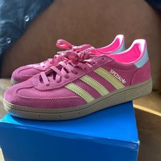 Adidas Handball Spezial LUCPNK Women's Casual Shoes JI1407. Condition is Pre-owned. Shipped with USPS Priority Mail. Adidas Sporty Sneakers With Removable Insole, Pink Sneakers With Rubber Sole, Pink Closed Toe Sneakers With Rubber Sole, Adidas Handball Spezial, Adidas Handball, Women's Casual Shoes, Casual Shoes Women, Women's Casual, Priority Mail