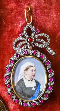 A miniature of Queen Victoria in later life, on display at Huis Doorn, the Netherlands, where Wilhelm II lived in exile. ALL RIGHTS RESERVED for Patrick Van Hoorebeke/Facebook Royal Symbols, Uk Royal Family, Queen Victoria Prince Albert, Victoria Prince, Figural Jewelry, Late Middle Ages, Miniature Portraits, Miniature Paintings, Bandeaus